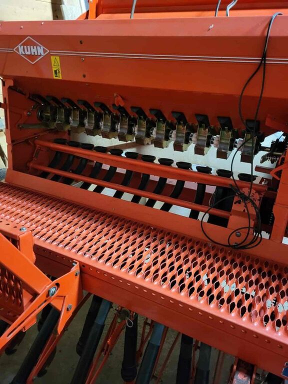 Kuhn Integra 3