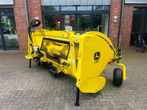 John Deere 639