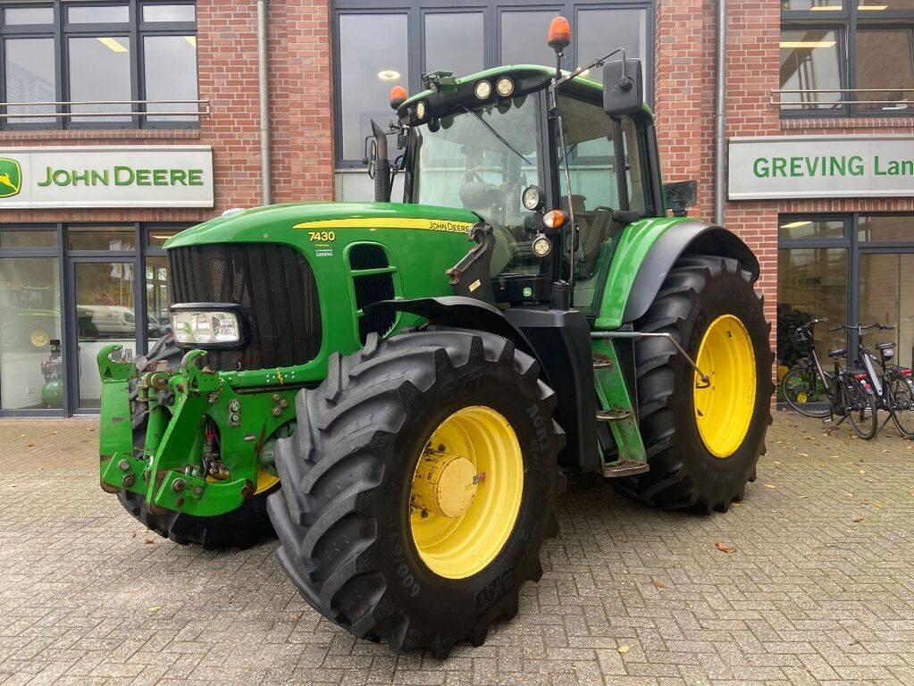 John Deere 7430  1
