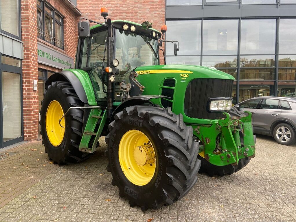 John Deere 7430  3
