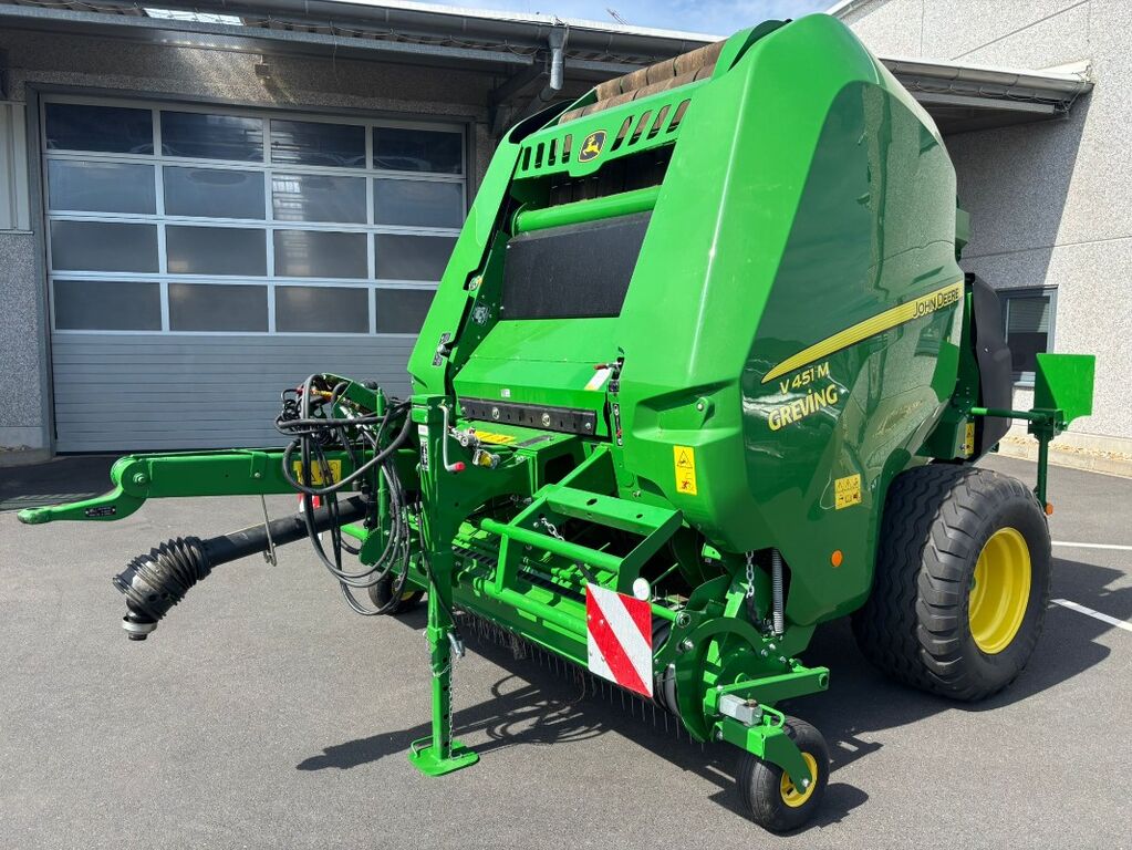 John Deere V451M 1