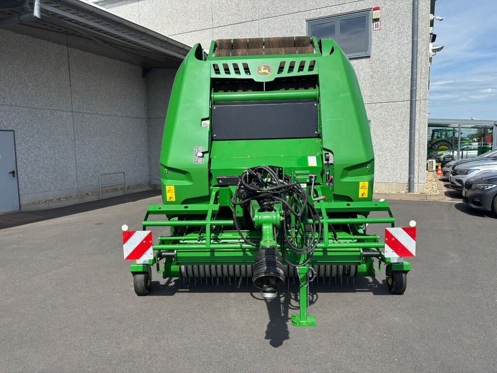 John Deere V451M 2