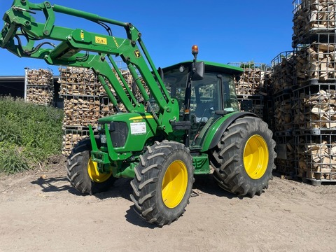 John Deere 5055E