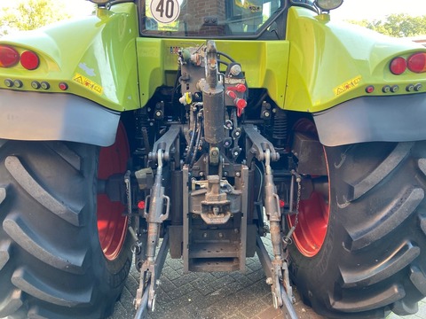 Claas Arion 640