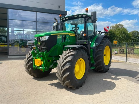 John Deere 6R215