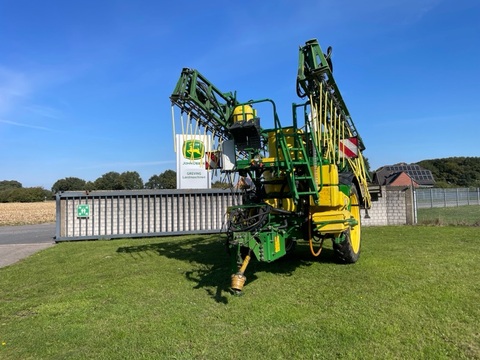 John Deere 824 