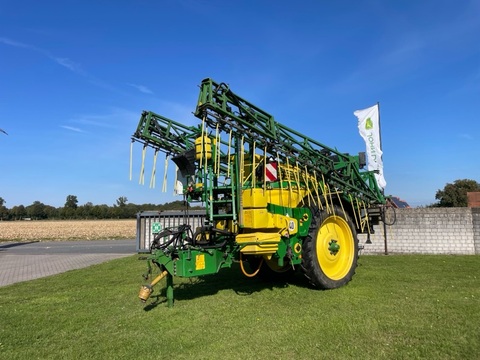 John Deere 824  2