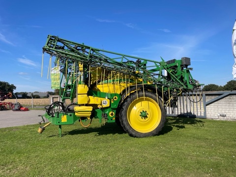 John Deere 824  3