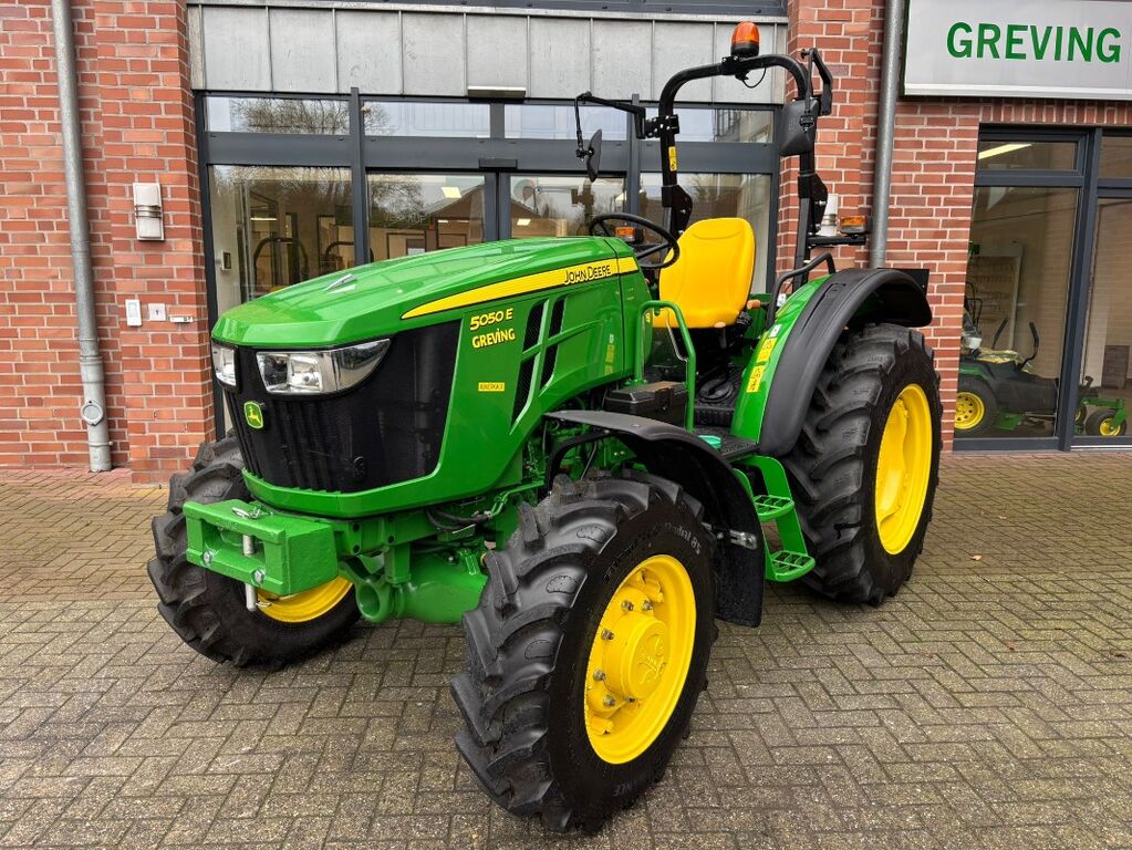 John Deere 5050E 1