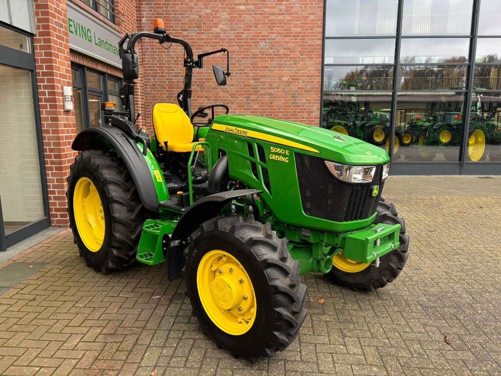 John Deere 5050E 3