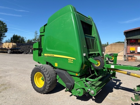 John Deere 864