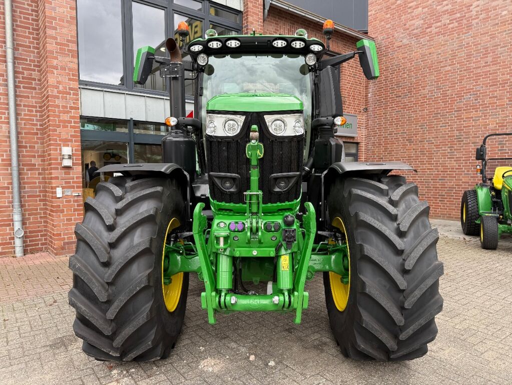 John Deere 6R230 2