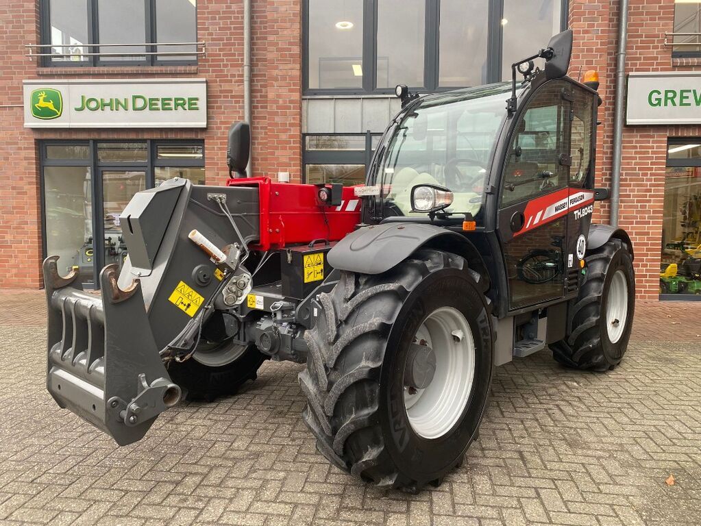 Massey Ferguson TH8043 1