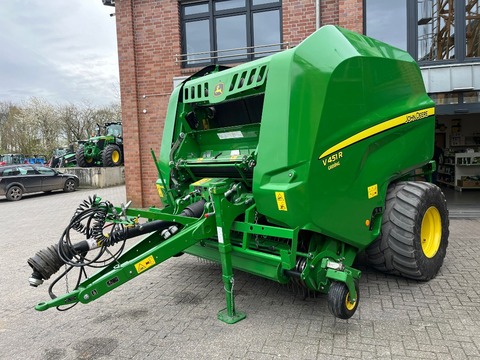 John Deere V451R 