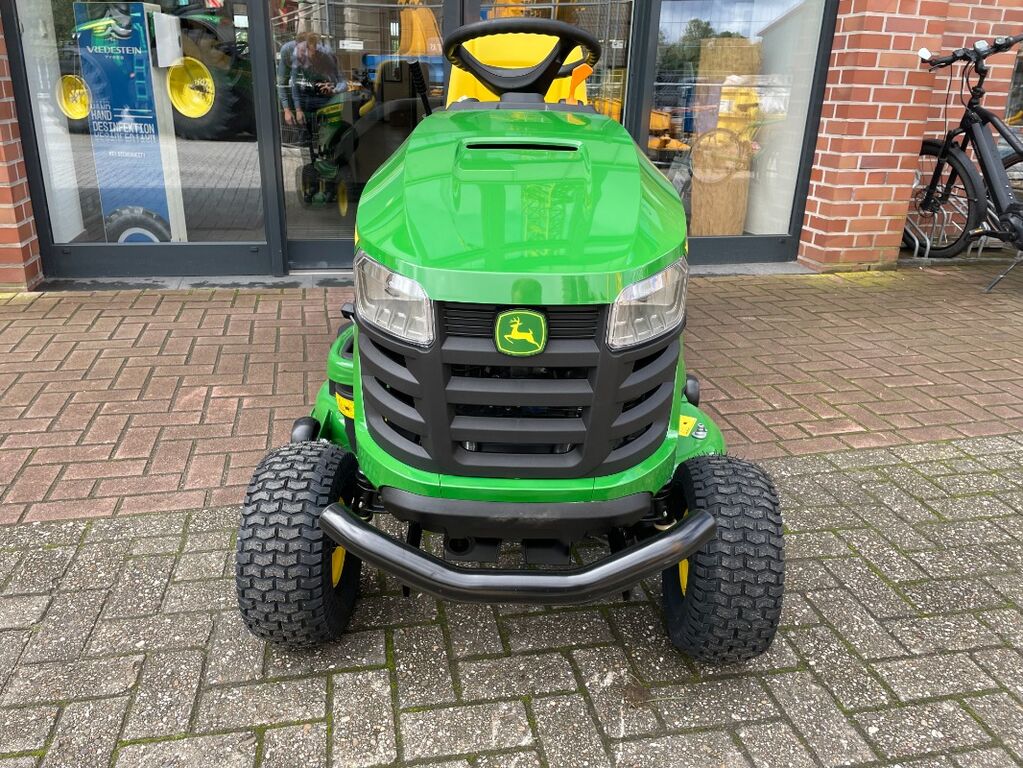 John Deere X167R 2