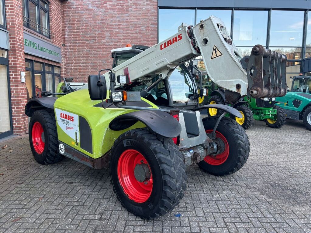 Claas Scorpion 7030 3