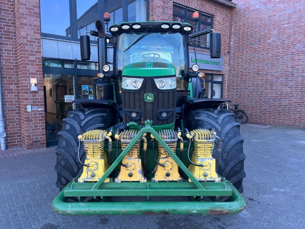 John Deere 6215R 2