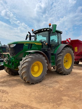 John Deere 6R215