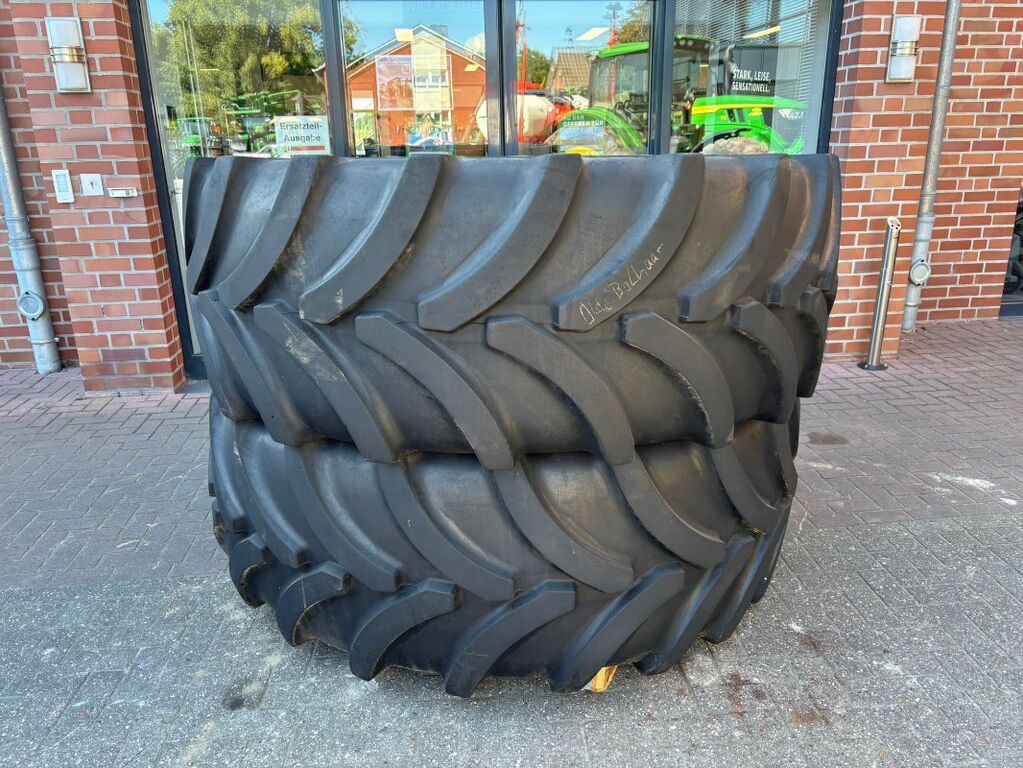 Vredestein 710/70 R42 + 600/70 R30 2