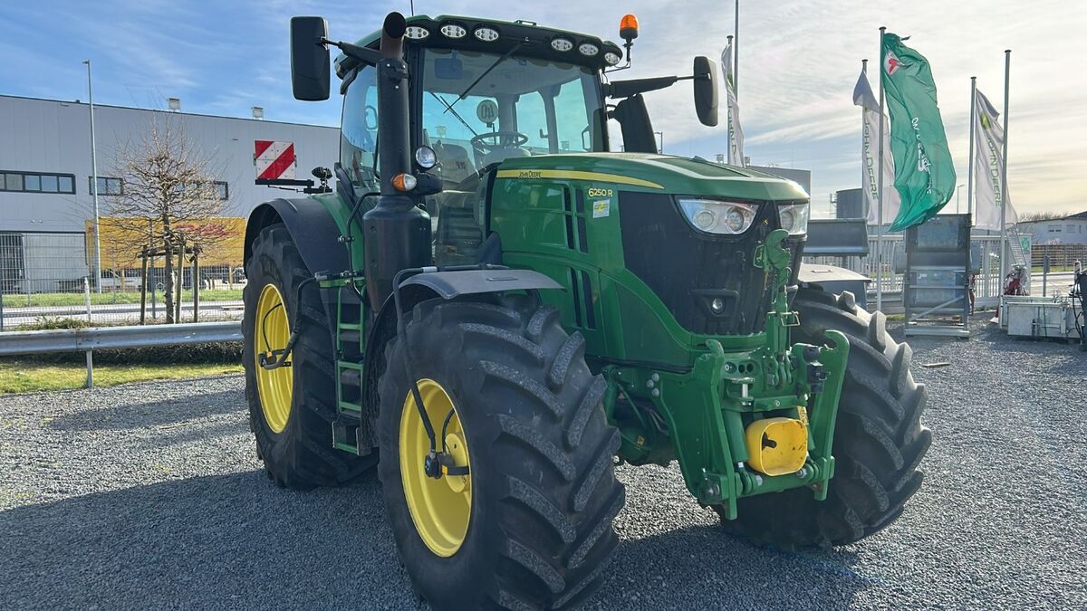 John Deere 6250R 2