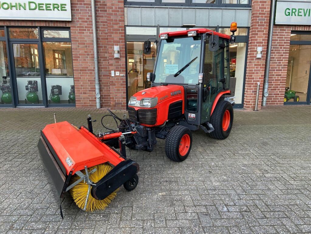 Kubota B2230 inkl. Schneeschild / Salzstreuer / Kehrmas 1