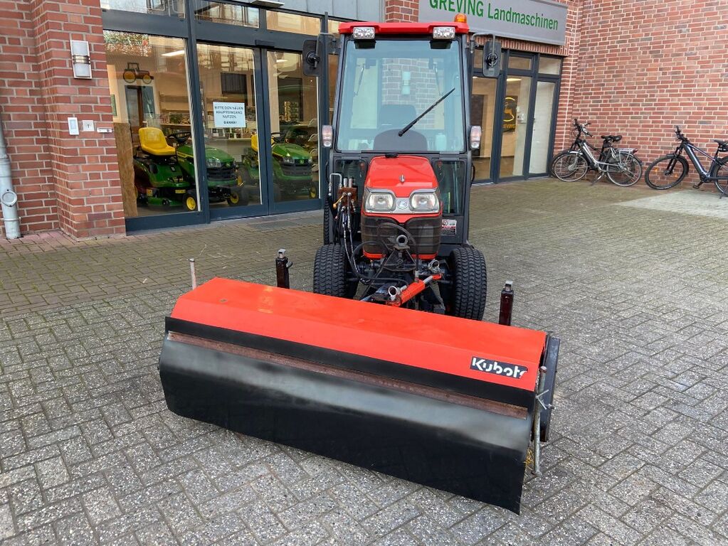 Kubota B2230 inkl. Schneeschild / Salzstreuer / Kehrmas 2