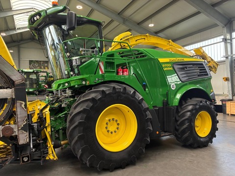 John Deere 9700i ProDrive 40 km/h inkl. Kemper 475 Plus Mai
