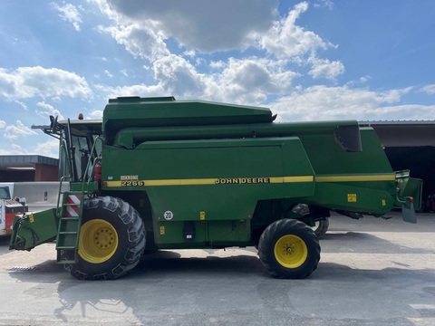 John Deere 2266