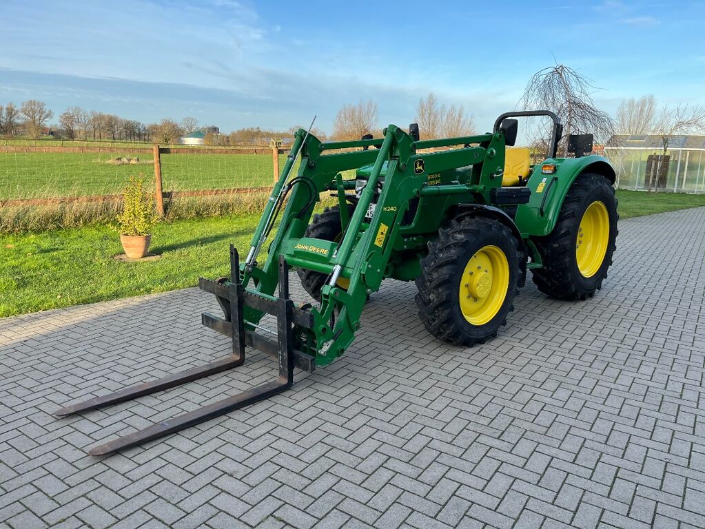 John Deere 5050E 1