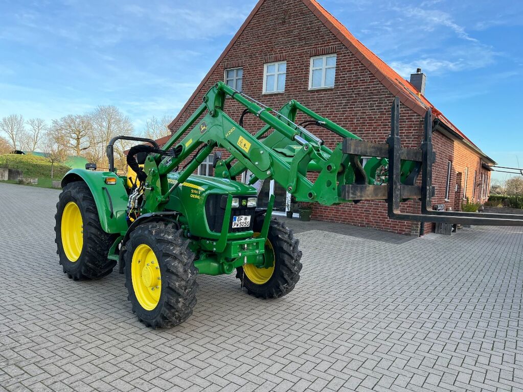 John Deere 5050E 3