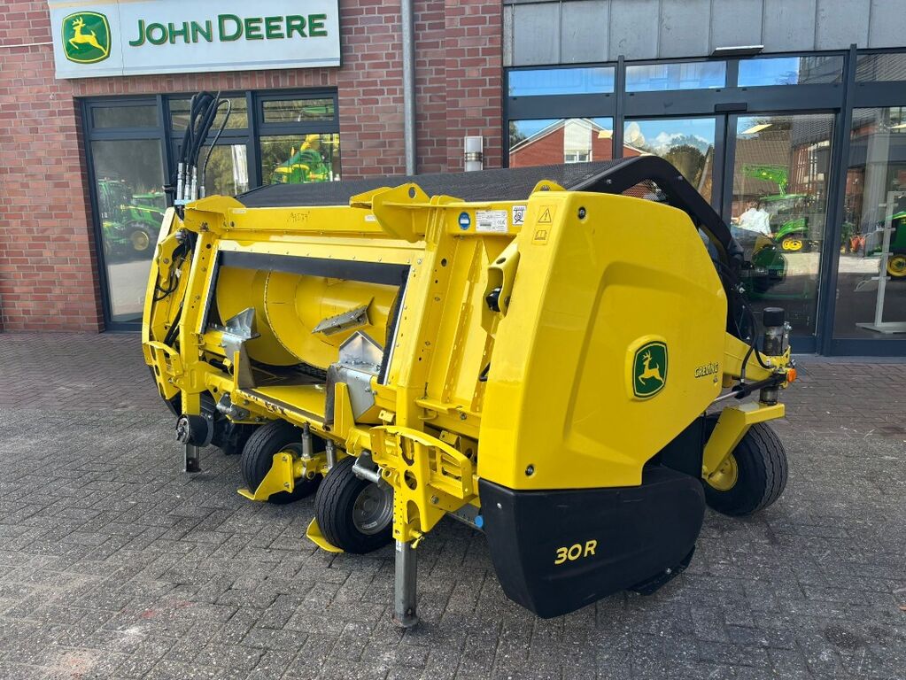 John Deere 30R 1