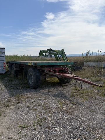 Schwarzmüller Plateauwagen mit Rungen