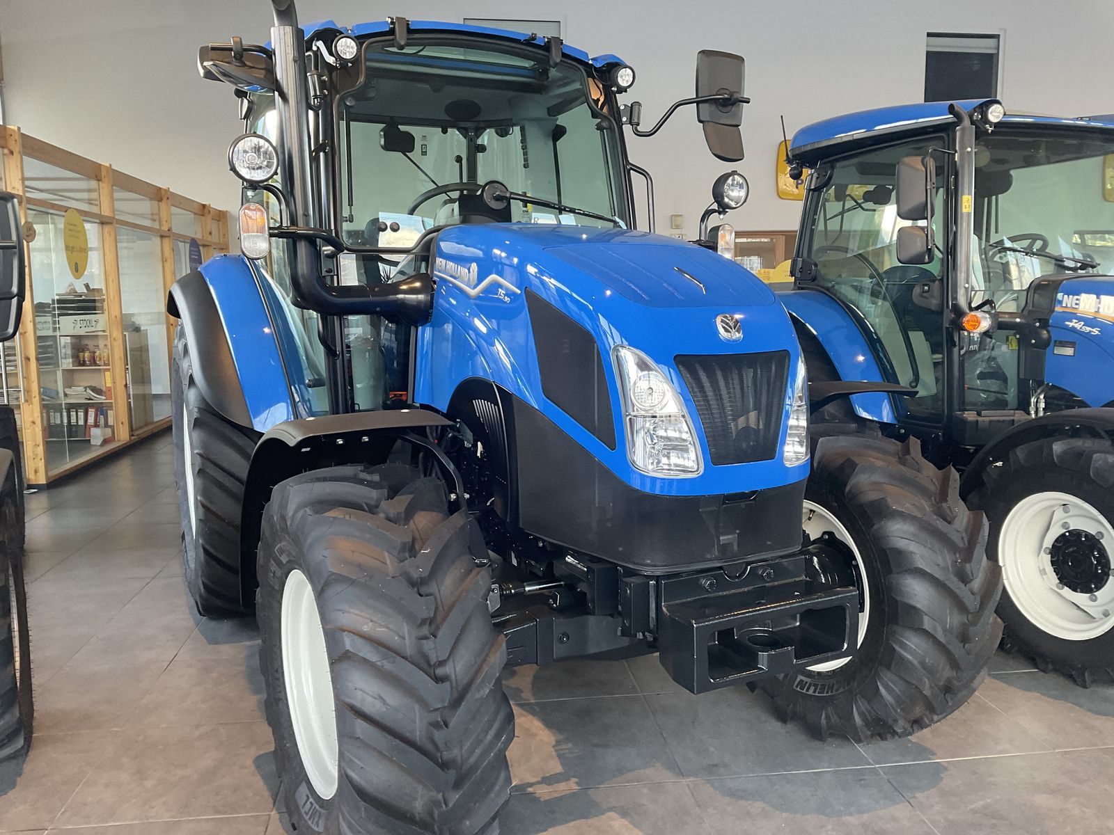 New Holland T5.90 Synchro Shuttle 2