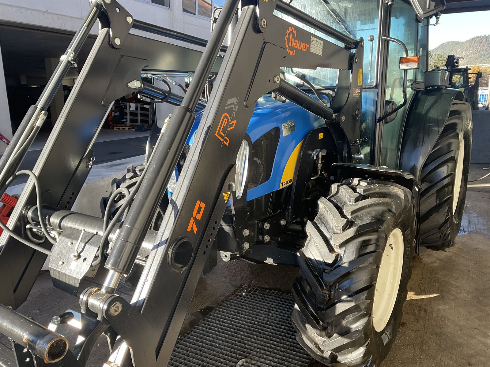 New Holland T4030 DeLuxe 2