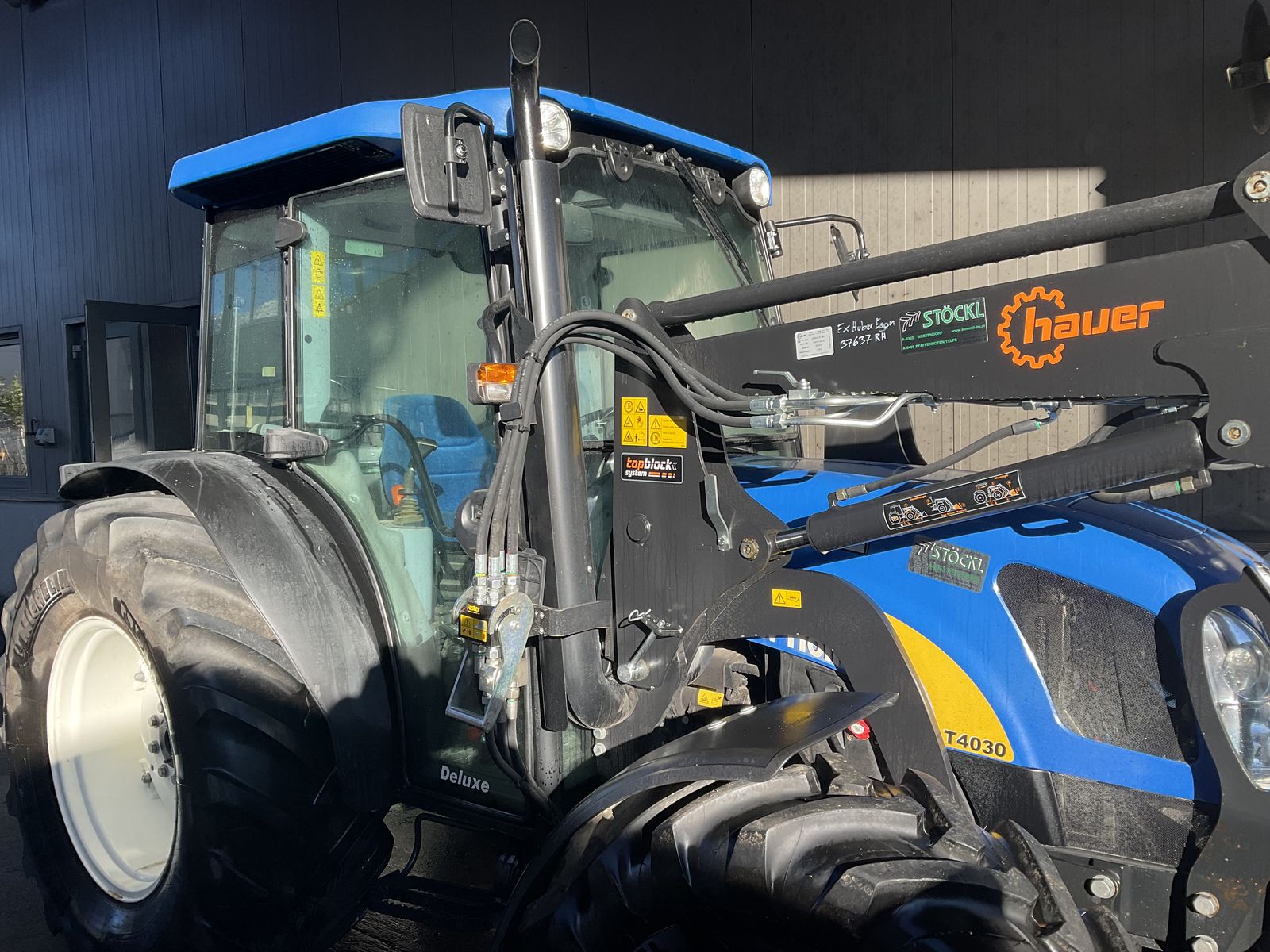 New Holland T4030 DeLuxe 3