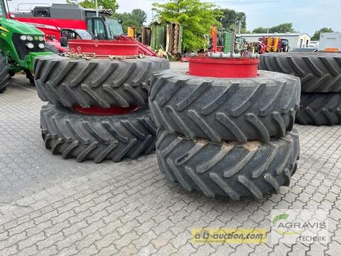 BKT 620/75R30 Reifenset BKT620/75R30 & 650/85R42 3