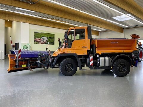 Mercedes UNIMOG U300 2