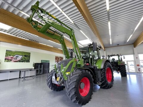 Fendt 724 VARIO S4 PROFI PLUS