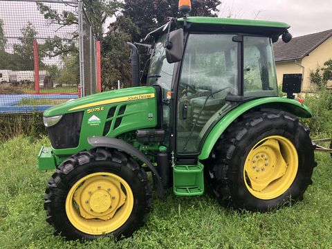 John Deere 5075E