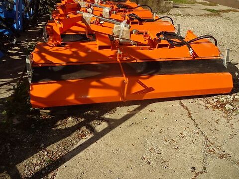 2,5 Meter - Kehrmaschine- mit Hydraulischer Wann 3