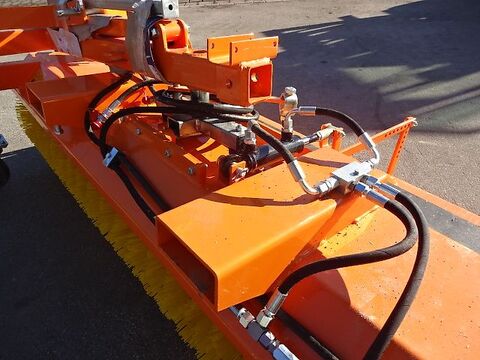 2,5 Meter - Kehrmaschine- mit Hydraulischer Wann 3