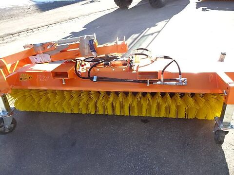 2,5 Meter - Kehrmaschine- mit Hydraulischer Wann 2