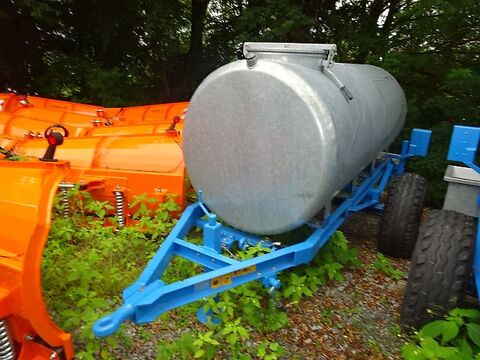 2000 Liter Wassertank mit Fahrgestell 2