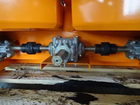 Salzstreuer 1000 Liter - 2 Streuräder 3