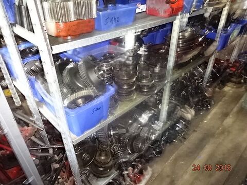 Case IH 5140 Maxxum in Teilen 2