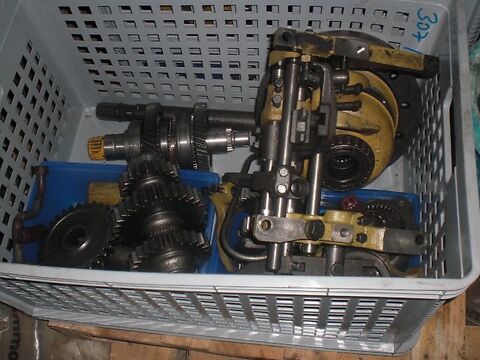 Fendt Getriebe/ Motor/Achsen/und andere Teile... 2
