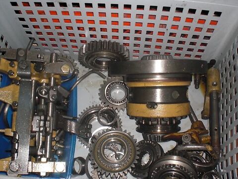 Fendt Getriebe/ Motor/Achsen/und andere Teile... 3