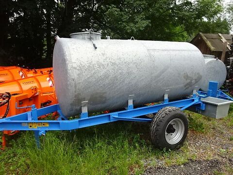 3000 Liter mit Tränkebecken und Fahrwerk 2