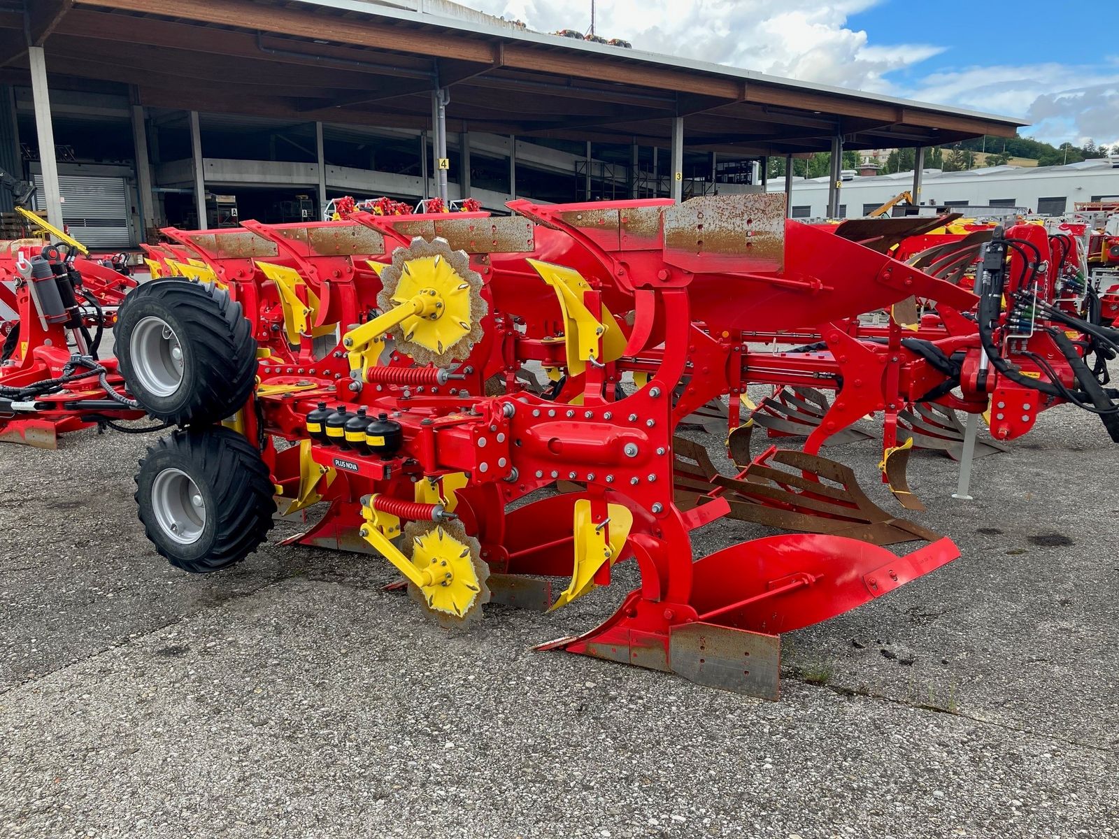 Pöttinger SERVO 3000 Plus Nova 4-scharig 2