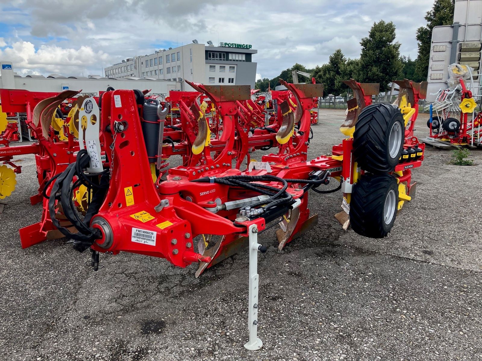 Pöttinger SERVO 3000 Plus Nova 4-scharig 3